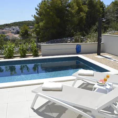 Villa M Tisno