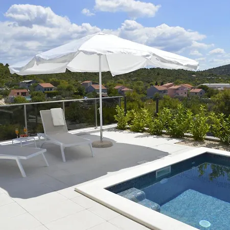 M Villa *